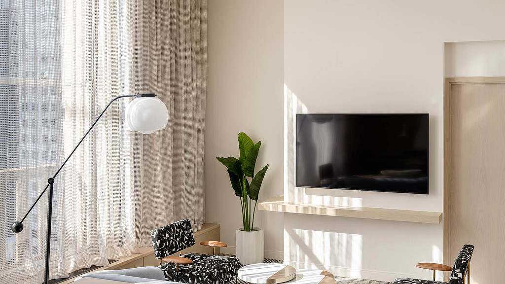 A living room with a tv and a table.